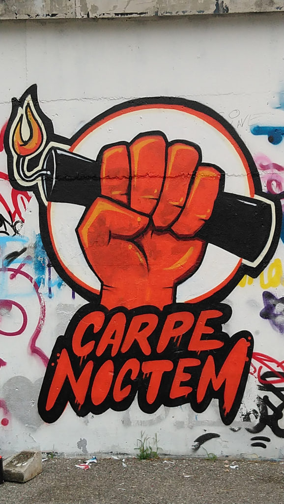 "graffiti publicitaire" de Grichka pour Carpe Noctem