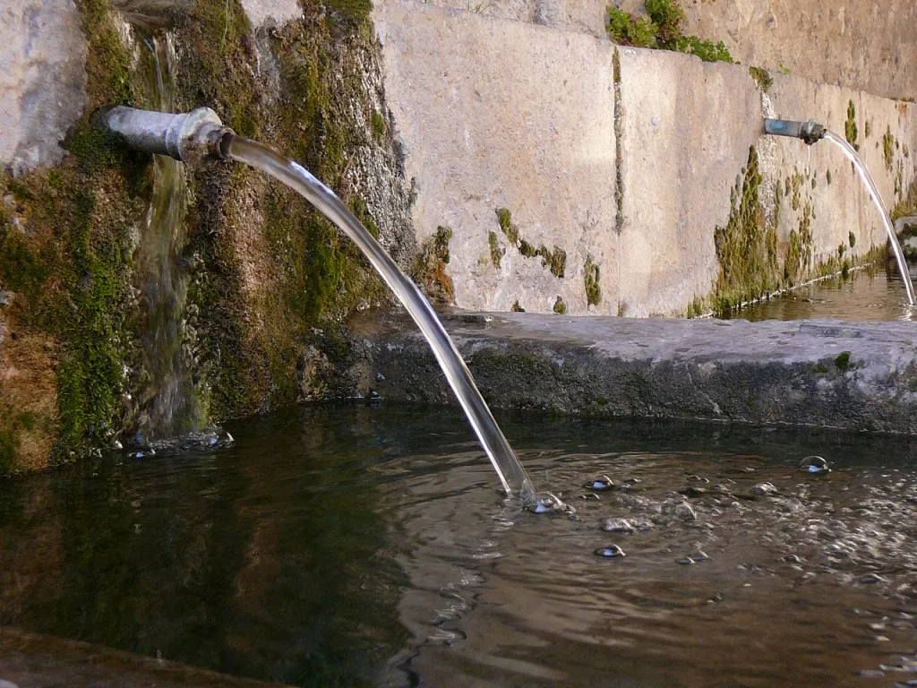 L'eau, fontaine de vie Colline Jean Giono L'eau, fontaine de vie Colline Jean Giono