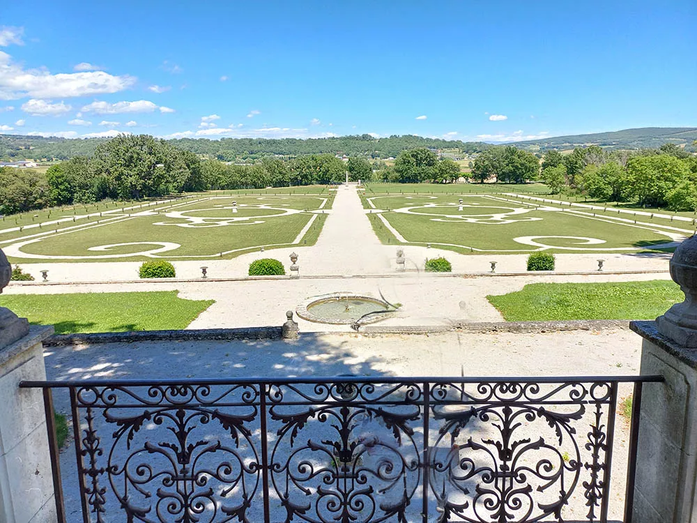 Le jardin à la française du château de Sauvan - photo FB