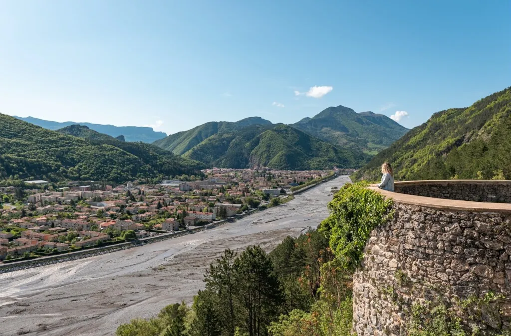 Vue sur Digne-les-Bains depuis le musée promenade de Digne-les-Bains