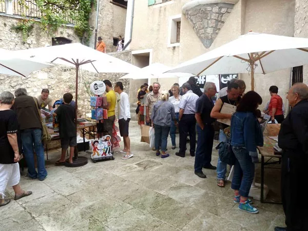 Séance de dédicaces à Moustiers Sainte Marie